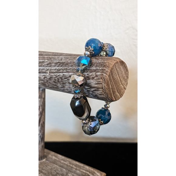 Blue Agate Faceted, Smoky Crystal and Oblong Stone Beaded Stretch Bracelet - Picture 6 of 8